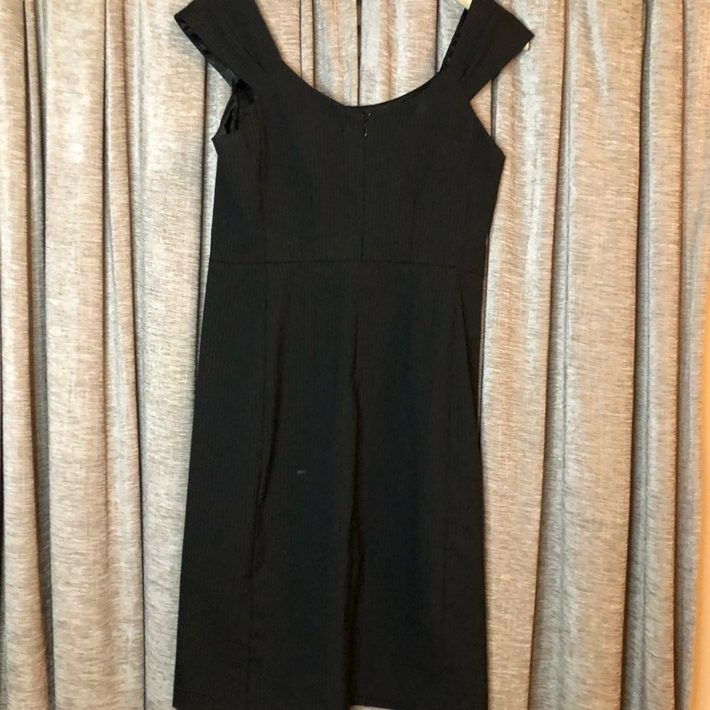New York & Company Black Pin Stripe Sheath Dress Size 6 - Picture 10 of 11
